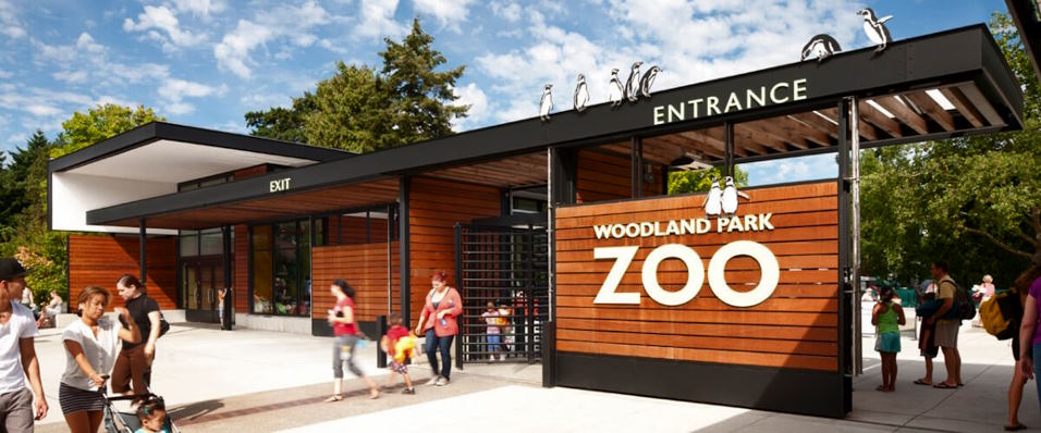 Are Zoos Or Aquariums Really Beneficial For Animals?